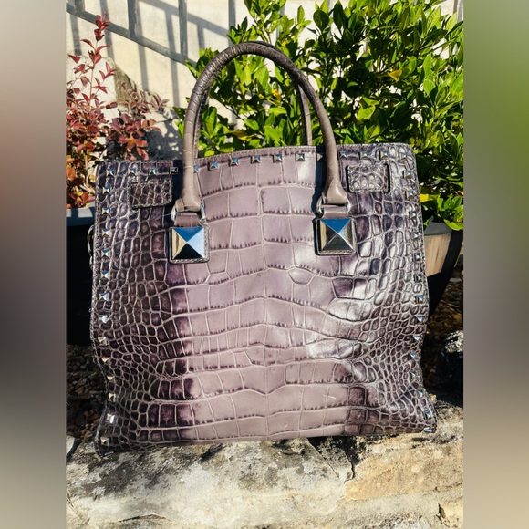 Michael Kors studded faux crocodile in grey with silver hardware - Picture 3 of 7